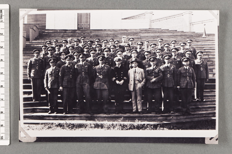 Eesti lendurid üldlaulupeo ajal laululaval