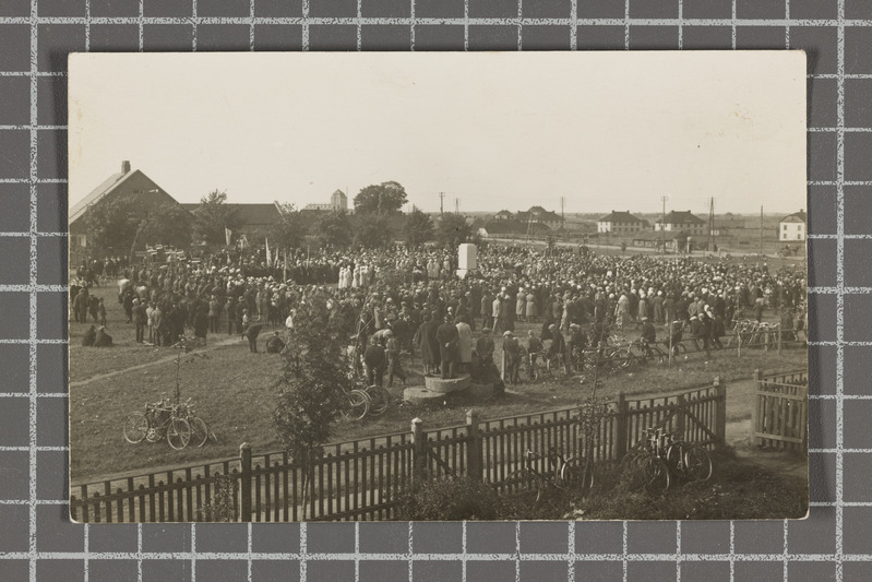 Rahvas pealt vaatamas ja kaasa elamas