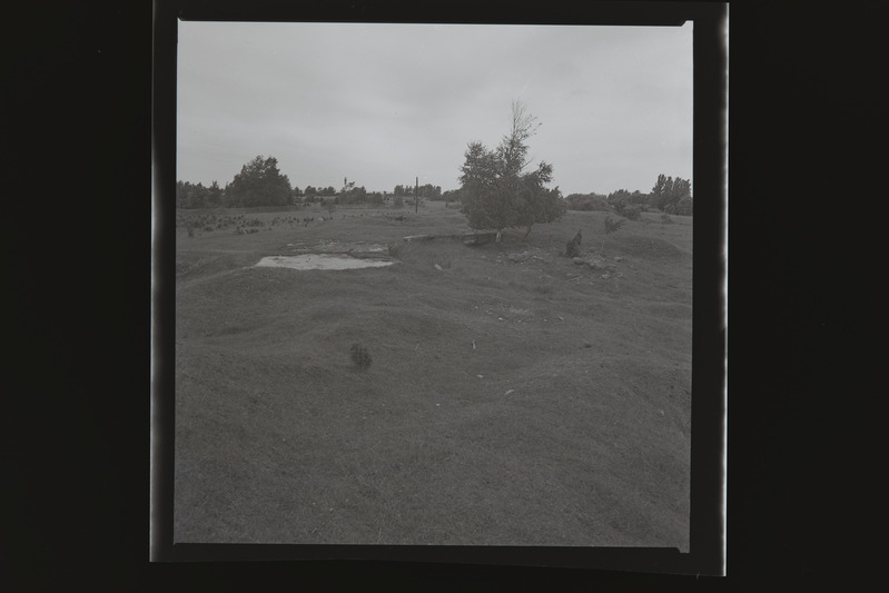Sõru patarei 4. suurtükipositsioon, taamal lõhenemise lehter, 1988