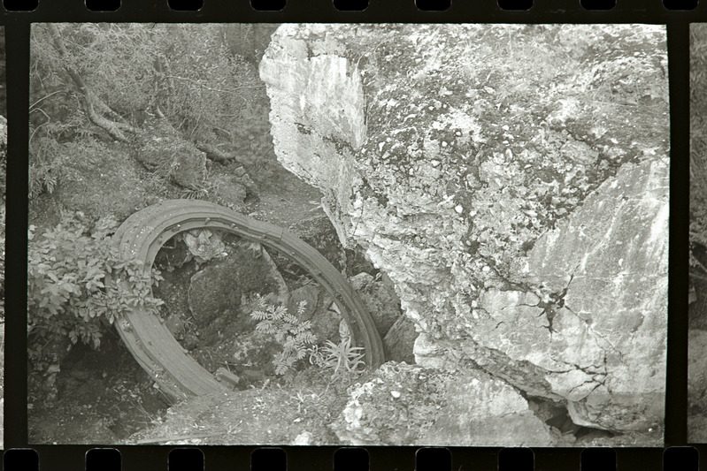 Aegna 12" patarei nr 15 sihiku nurgamõõtja alus tornirusudes, 1989