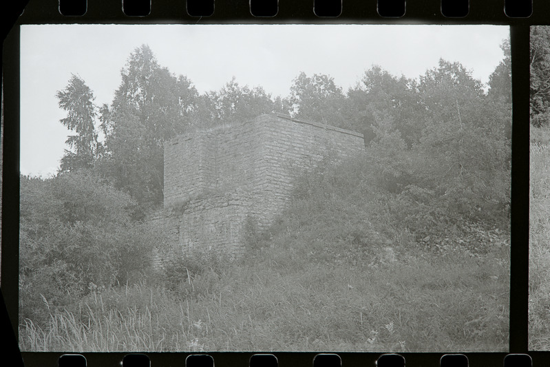 Iru silla parempoolne kandepost (Pirita jõe raudteesild), 1985