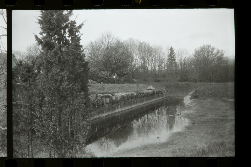 Vääna-Posti varjendi nr 5 veega täitunud äärega idasein, 1989
