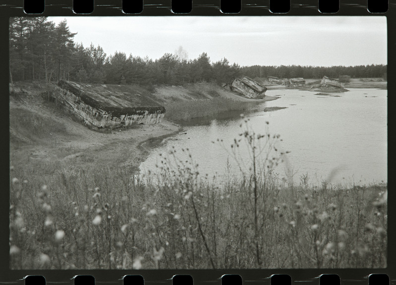 Külili vajunud rühmavarjendid Männiku karjääris, 1985