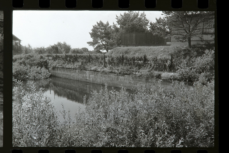 Maja varjendil, mille sissepääs on muudetud veehoidlaks, 1987