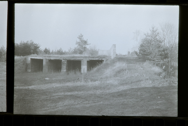 1960-70ndate garaažid vedukile Kuusalu raketibaasis, 1996