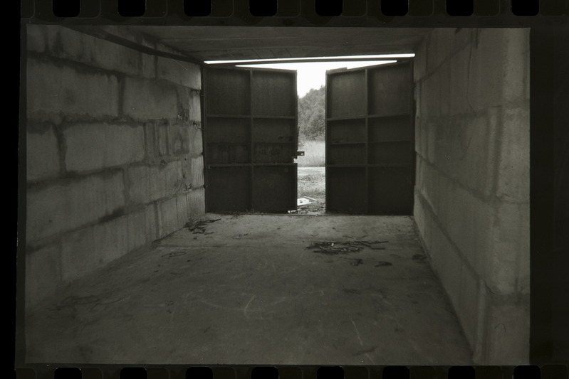 Kiltsi lennuvälja R/B lennukivarjendi tagaukse ja koridori vaade, 02.09.1993