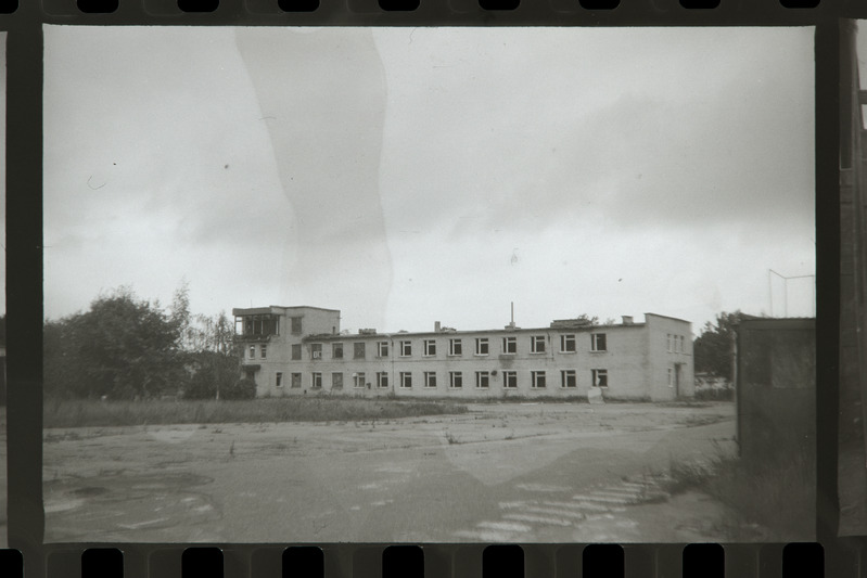 Vaade Kiltsi lennuvälja komando-juhtimiskeskusele lõunast, 02.09.1993