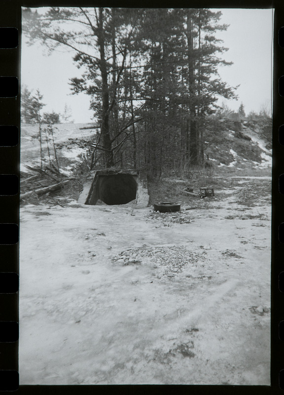 Tahkuna 180mm rannapatarei (1941) komandokeskuse sissepääs, 1995