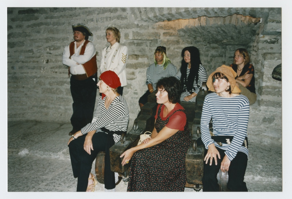 Värvifoto. Näituse "Meie mere röövlid" avamine Paksus Margareetas