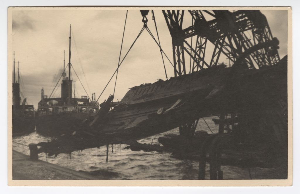 Purjelaeva vraki tõstmine Tallinna Vanasadamas