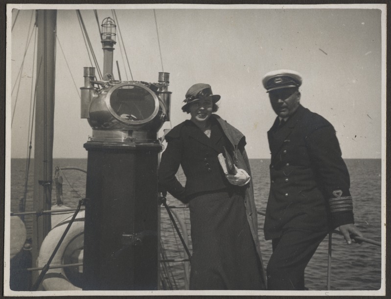 Hermann Tõnissoo naiskaaslasega aerulaeval "Lood", foto Hermann Tõnissoo perealbumist