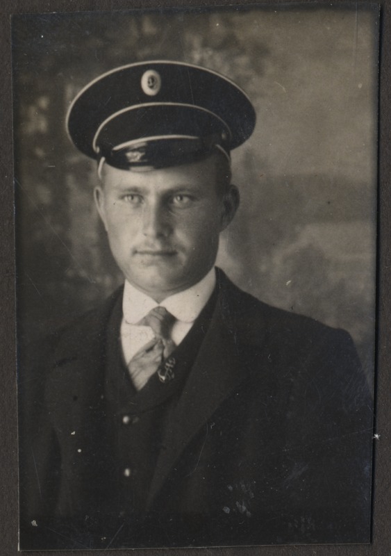 Portreefoto: Hermann Tõnissoo. Foto Hermann Tõnissoo perealbumist