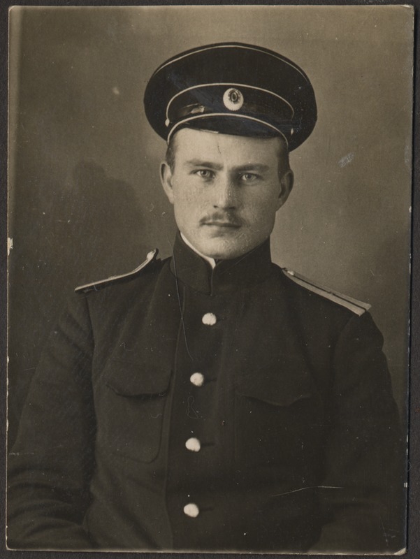 Portreefoto: Hermann Tõnissoo. Foto Hermann Tõnissoo perealbumist