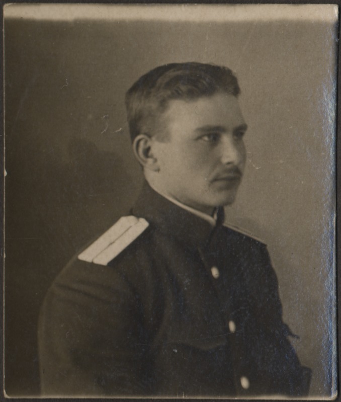 Portreefoto: Hermann Tõnissoo. Foto Hermann Tõnissoo perealbumist