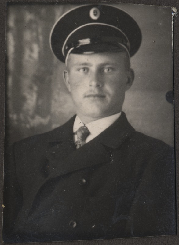 Portreefoto: Hermann Tõnissoo. Foto Hermann Tõnissoo perealbumist