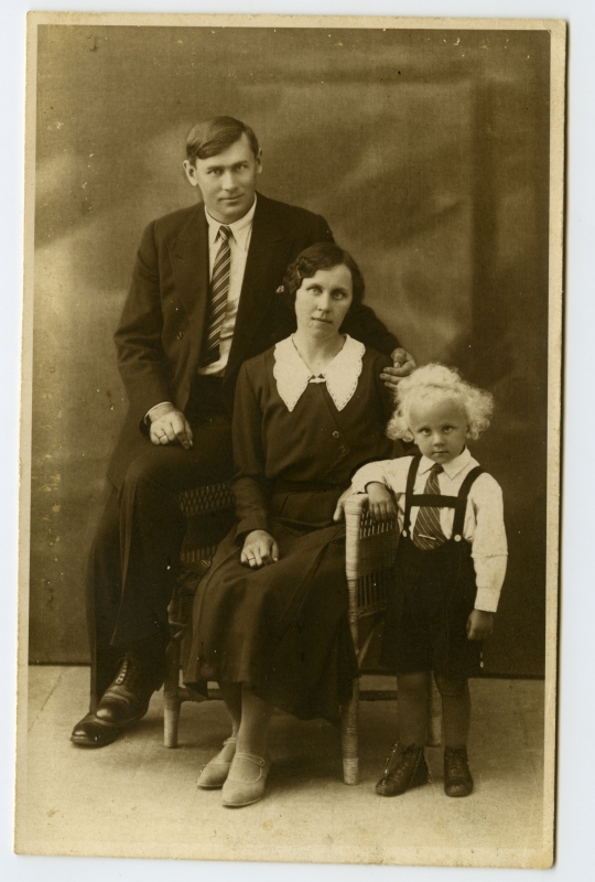 Vormsi sadamavalvur Paul Kolga perekonnaportree