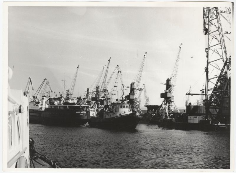 Laevad Volga-Balt CT 170 ja "Komsomolets Petrozavoda" (hilisem "Leiger") Tallinna kaubasadamas