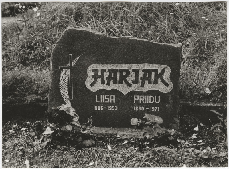 Orjaku sadama kapteni Priidu Harjaku haud Käina surnuaial