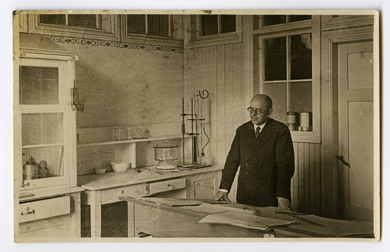 Nikolai Vekšin laboratooriumis