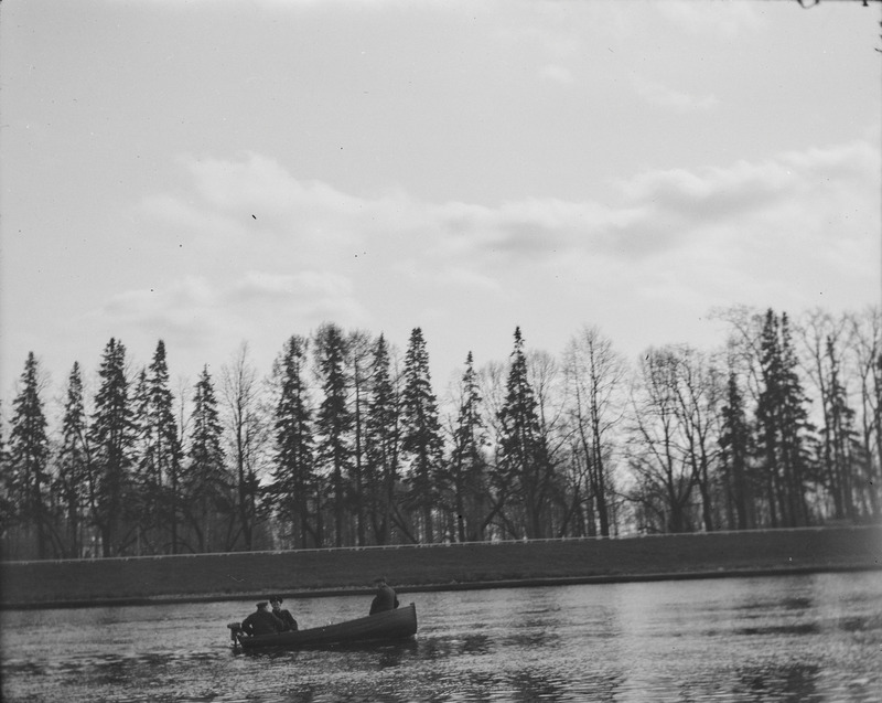Burovi mootorpaat jõel