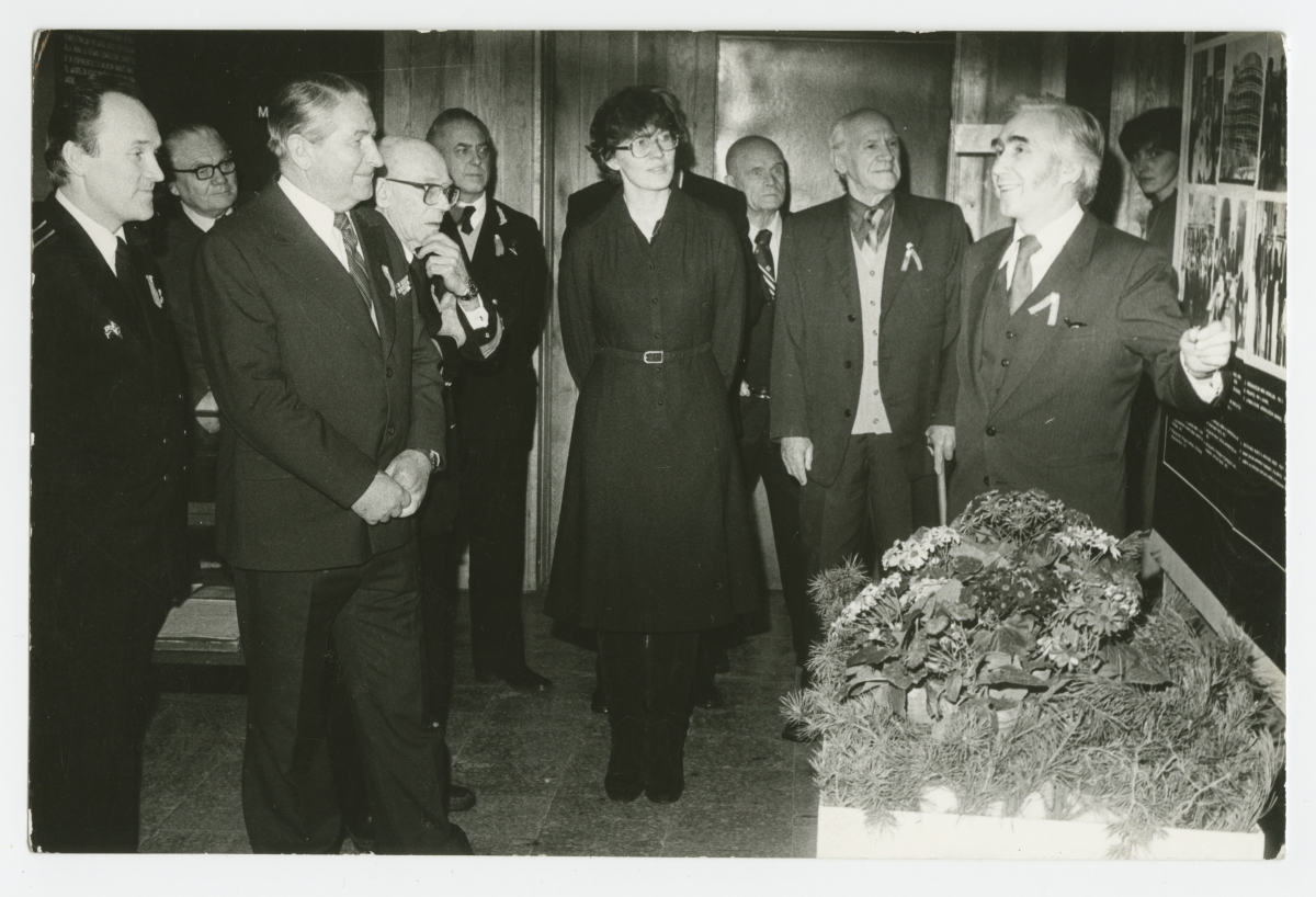Eesti Riikliku Meremuuseumi 50.aastapäev : Näituse "Meremuuseumi varasalvest" avamine (vasakult) : G. Rosenberg, Herman Sepp, Hamlet Tiits, Karl Leemet, Paul Rohtlaan, Helgi Põllo, Leo Piik, Rudolf Remmelt, Ants Pärna.
30.01.1985