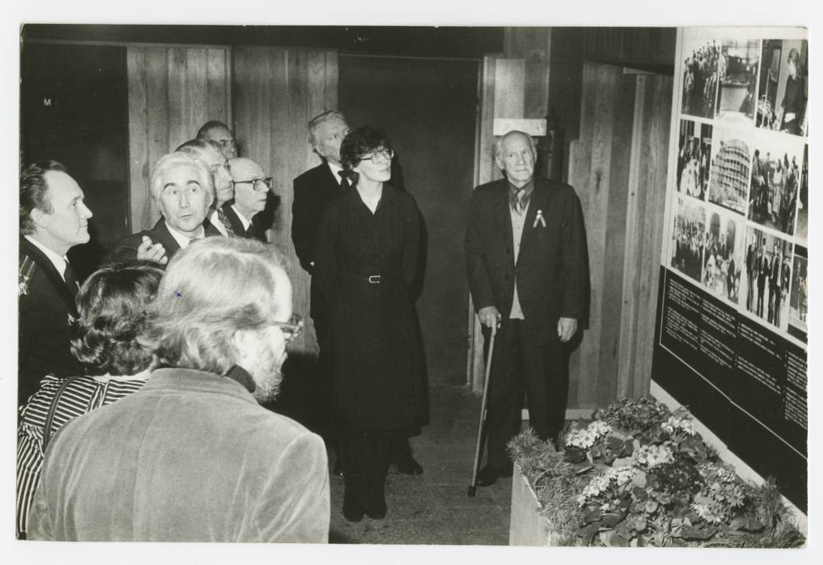 Eesti Riikliku Meremuuseumi 50.aastapäev : Näituse "Meremuuseumi varasalvest" avamine (vasakult) : G.Rosenberg, Ants Pärna, Hamlet Tiits, Karl Leemet, Helgi Põllo, Rudolf Remmelt.
30.01.1985