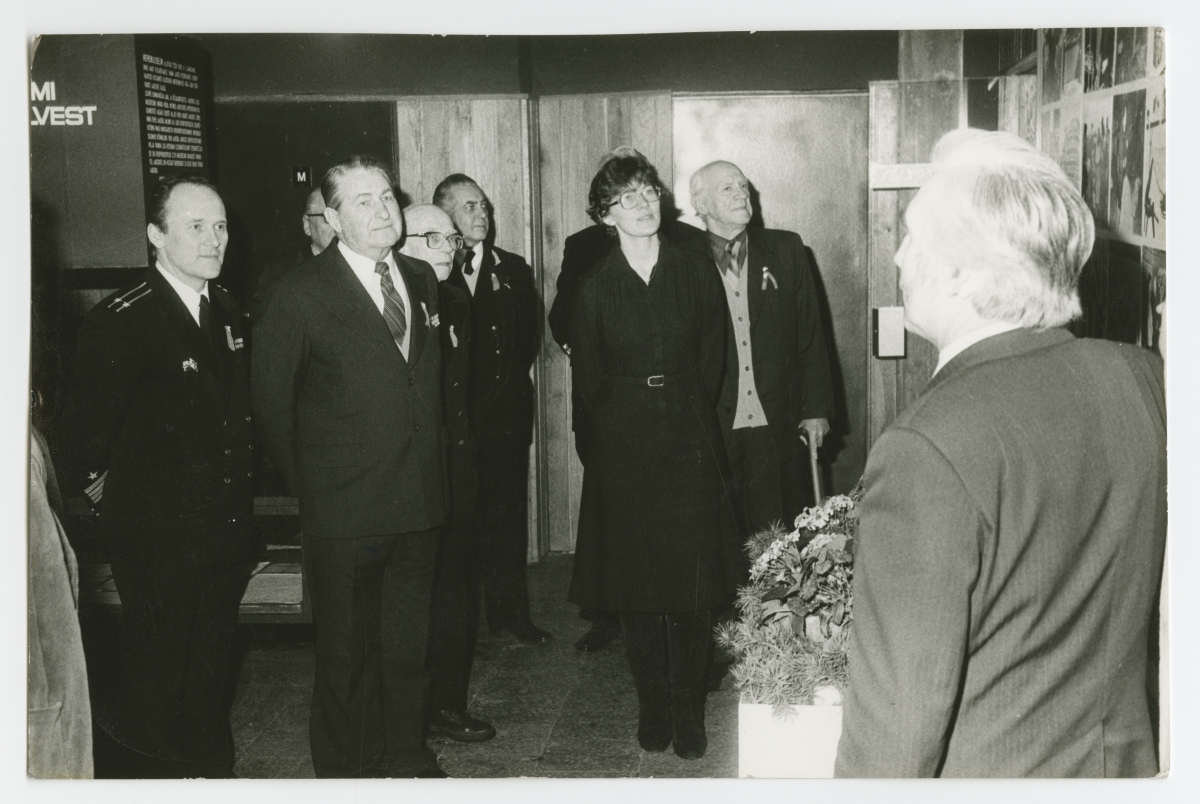 Eesti Riikliku Meremuuseumi 50.aastapäev : Näituse "Meremuuseumi varasalvest" avamine (vasakult) : G.Rosenberg, Hamlet Tiits, Karl Leemet, Paul Rohtlaan, Helgi Põllo, Rudolf Remmelt, Ants Pärna.
30.01.1985