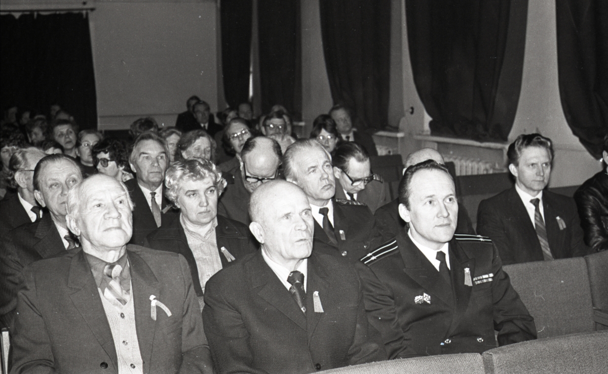 Eesti Riikliku Meremuuseumi teaduskonverents, vaade saali, esireas Meresõprade ringi liikmed Rudolf Remmelt, Leo Piik, ja Georg Rosenberg Kroonlinnast, seotud jäämurdjaga "Volõnets"