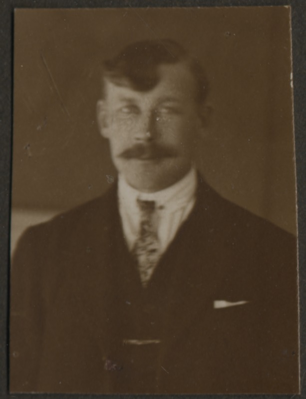 Foto Aleksander Peäske perekonnaalbumist: meesterahva portree