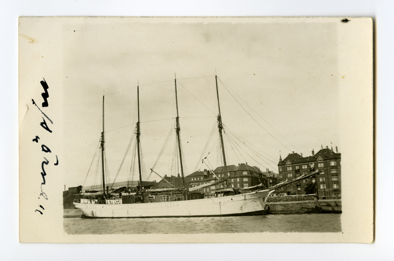 Neljamastiline mootorpurjelaev "Örne" sadamas kai ääres.
Rootsi - ?