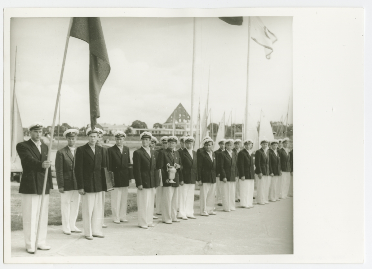 Eesti NSV purjetajate meeskond VII Balti regati lõpetamisel.
Tallinn 1952