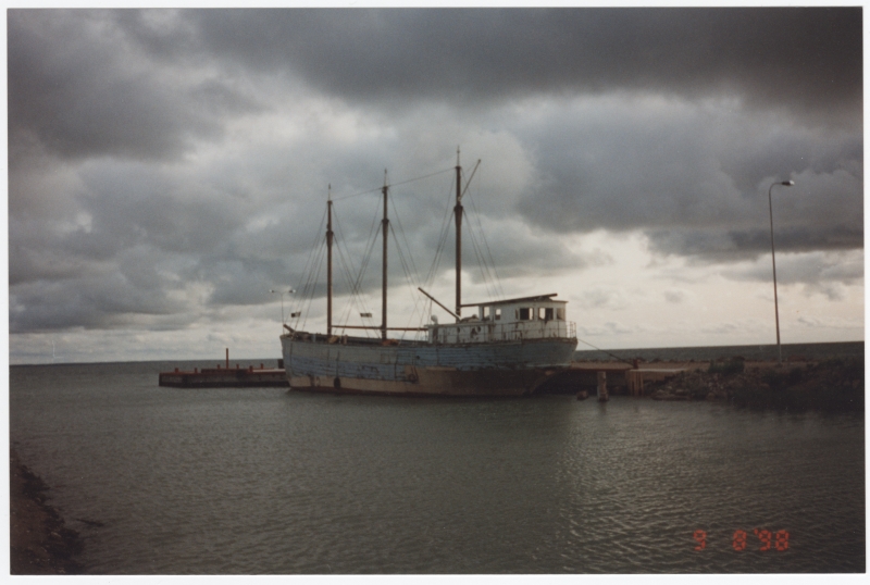 Mootorpurjelaev "Alar" Sõru sadamas