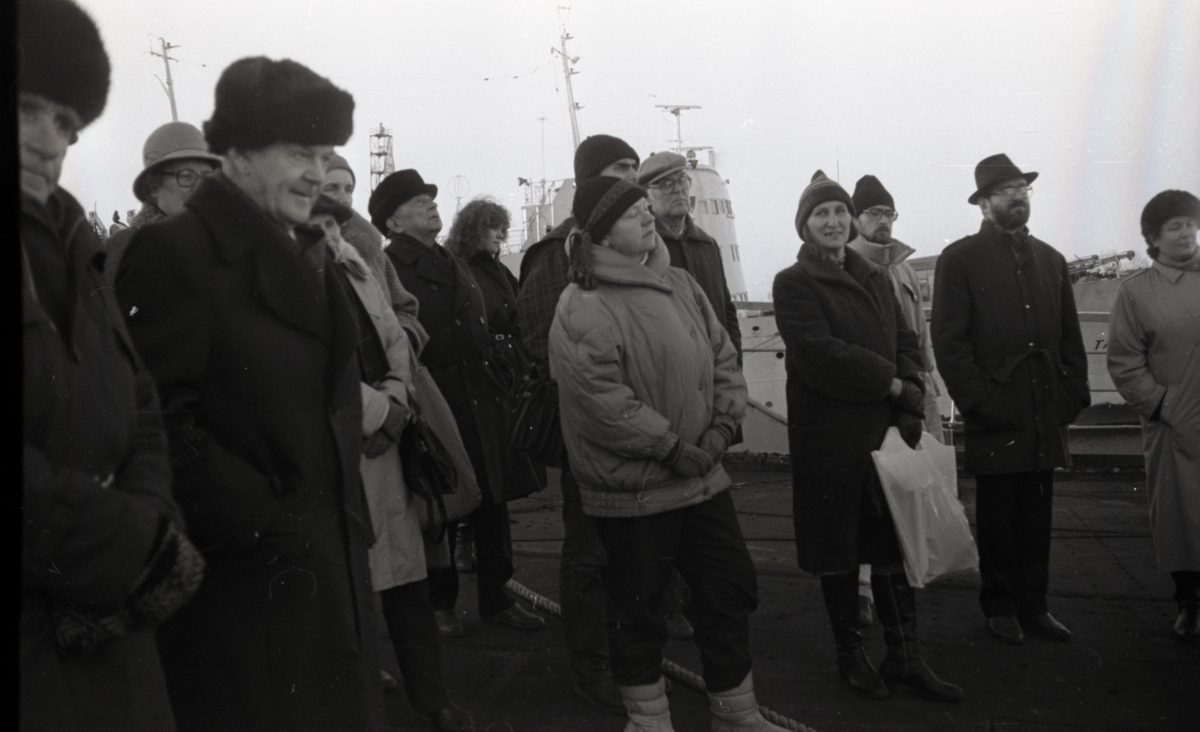 Eesti Meremuuseumi V teaduskonverentsist osavõtjad tutvumas aurik-jäämurdjaga "Suur Tõll"