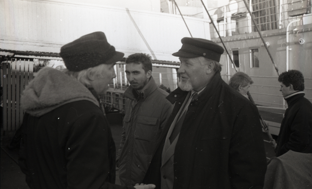 Eesti Meremuuseumi V teaduskonverentsist osavõtjad tutvumas aurik-jäämurdjaga "Suur Tõll", esiplaanil vasakult meremuuseumi direktor Ants Pärna ja meremuuseumi osakonnajuhataja Bruno Pao