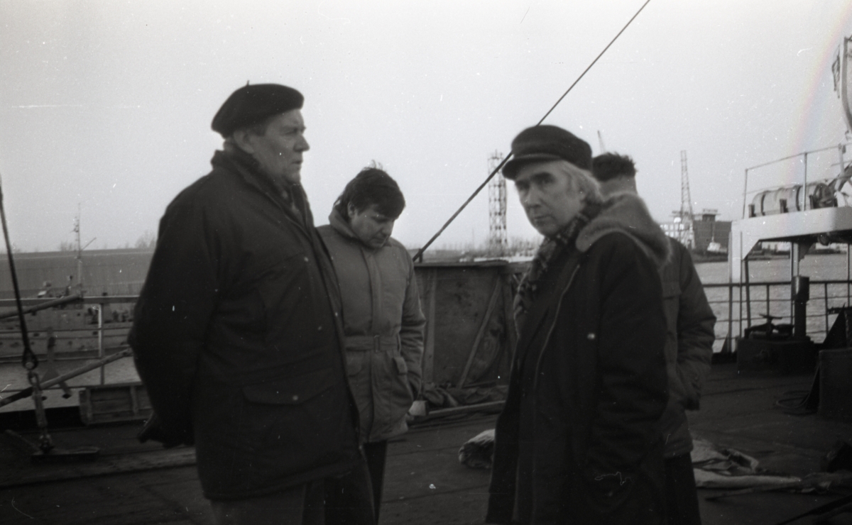 Eesti Meremuuseumi V teaduskonverentsist osavõtjad tutvumas aurik-jäämurdjaga "Suur Tõll", esiplaanil paremal meremuuseumi direktor Ants Pärna