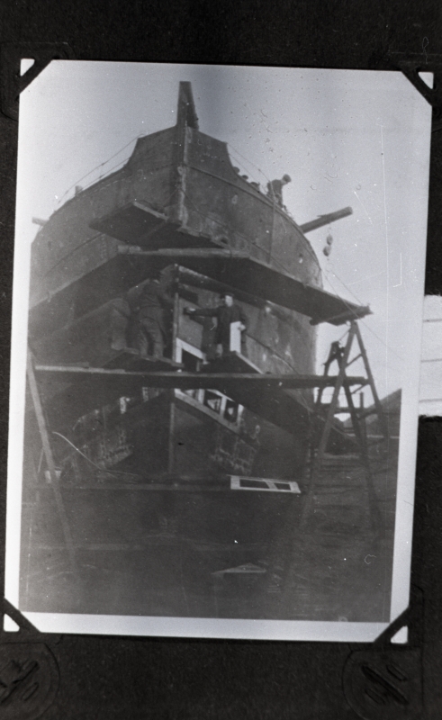 Aurulaev "Polaris" pärast kokkupõrget Hispaania laevaga Inglismaal dokis: kere remont