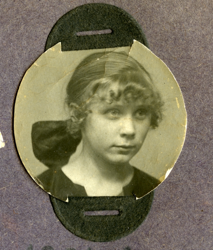 Auguste Pontaki portreefoto (kaptenmajor Alfred Pontaki abikaasa).