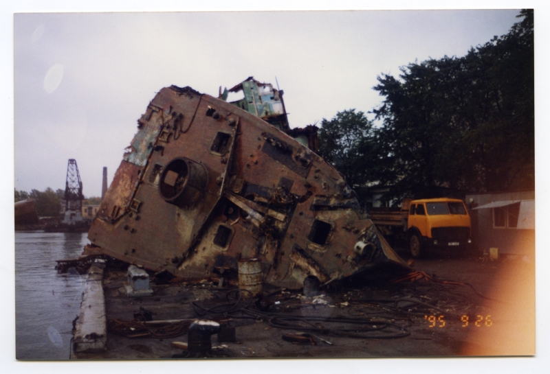 Ülestõstetud traalerite lammutamine Miinisadamas kai peal