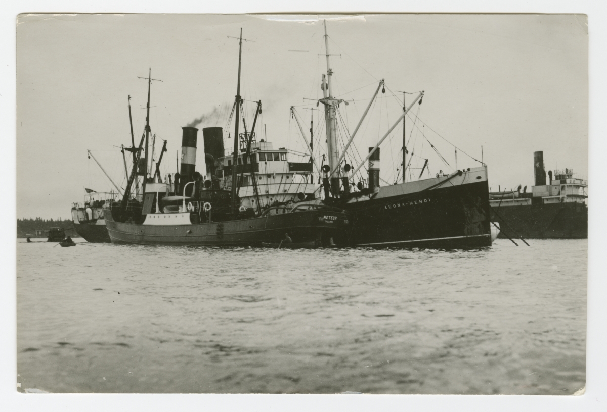 Merendusteemaline foto Herman Vastopäele kuulunud albumist.