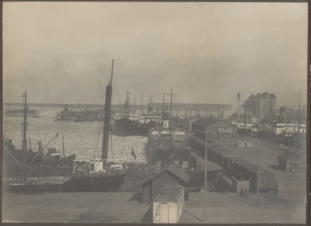 Panoraamfoto: vaade Tallinna sadamast Tallinna lahele põhjamuulist kuni Baikovi sillani