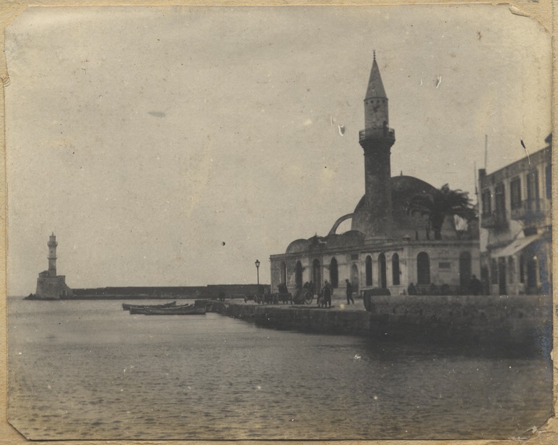 Vaade Kapeja? linnale Kreetal, kus paistmas ka mošee ja tuletorn