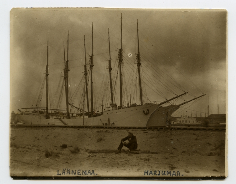 Mootorpurjekad "Läänemaa" ja "Harjumaa" sadamas