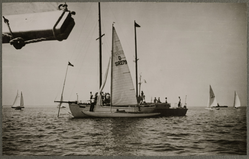 Tallinna Merekooli jaht "Pollux" kohtunike laeva poordis