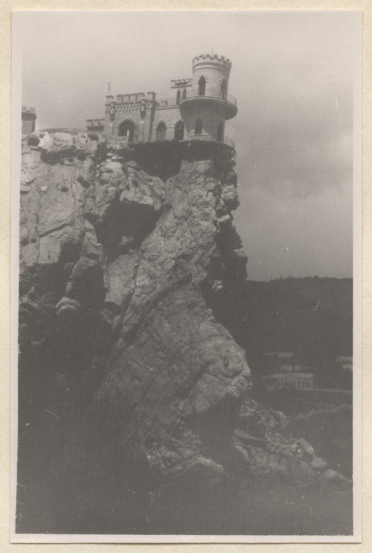 Pääsupesa loss Krimmis Gasparas Aurora kaljul