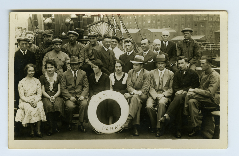 kaubaauriku "Lembit" meeskond laeva tekil