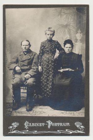 Tundmatu perekond 1900.a. paiku