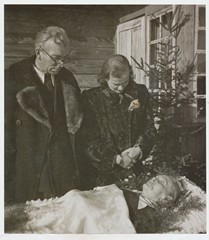 Uku Masing ema sarga juures