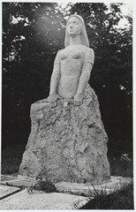 Loodussõprade ja kodu-uurijate Kehtna kokkutule. Monument sõjas langenuile Kehtna pargis (skulptor Linda Rosin)
