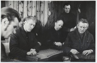 Mahtra Talurahvamuuseumi  kapell. Vasakult Märt Tiitso, Taivo Tullus, Voldemar Tutt, Osvald Jalukse