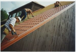 Mahtra Talurahvamuuseumi hoone uue katuse ehitus